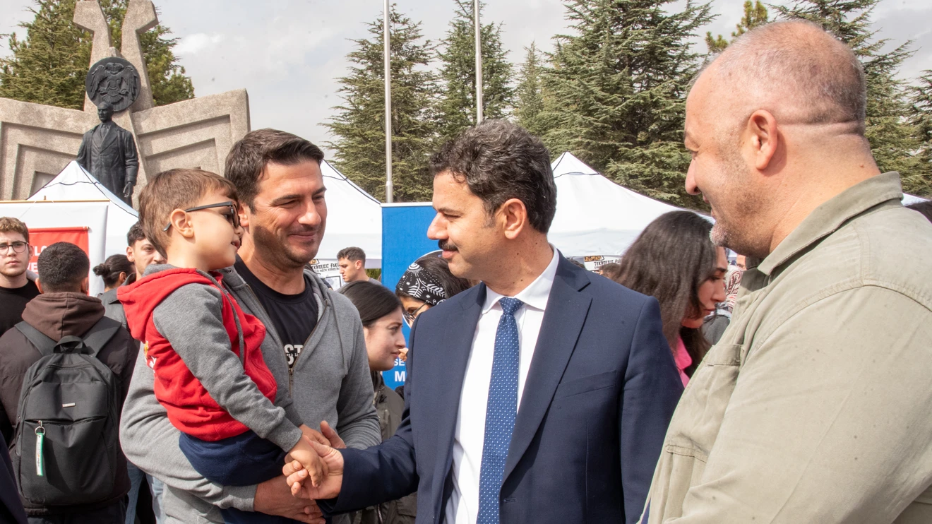 Selçuk Üniversitesinde Tanışma Şenliği renkli görüntülerle sona erdi